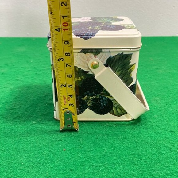 Vintage Tin Jewelry Box with Key, Storage Keepsake Box, Trinket Box, Ring Box, H - Picture 5 of 11